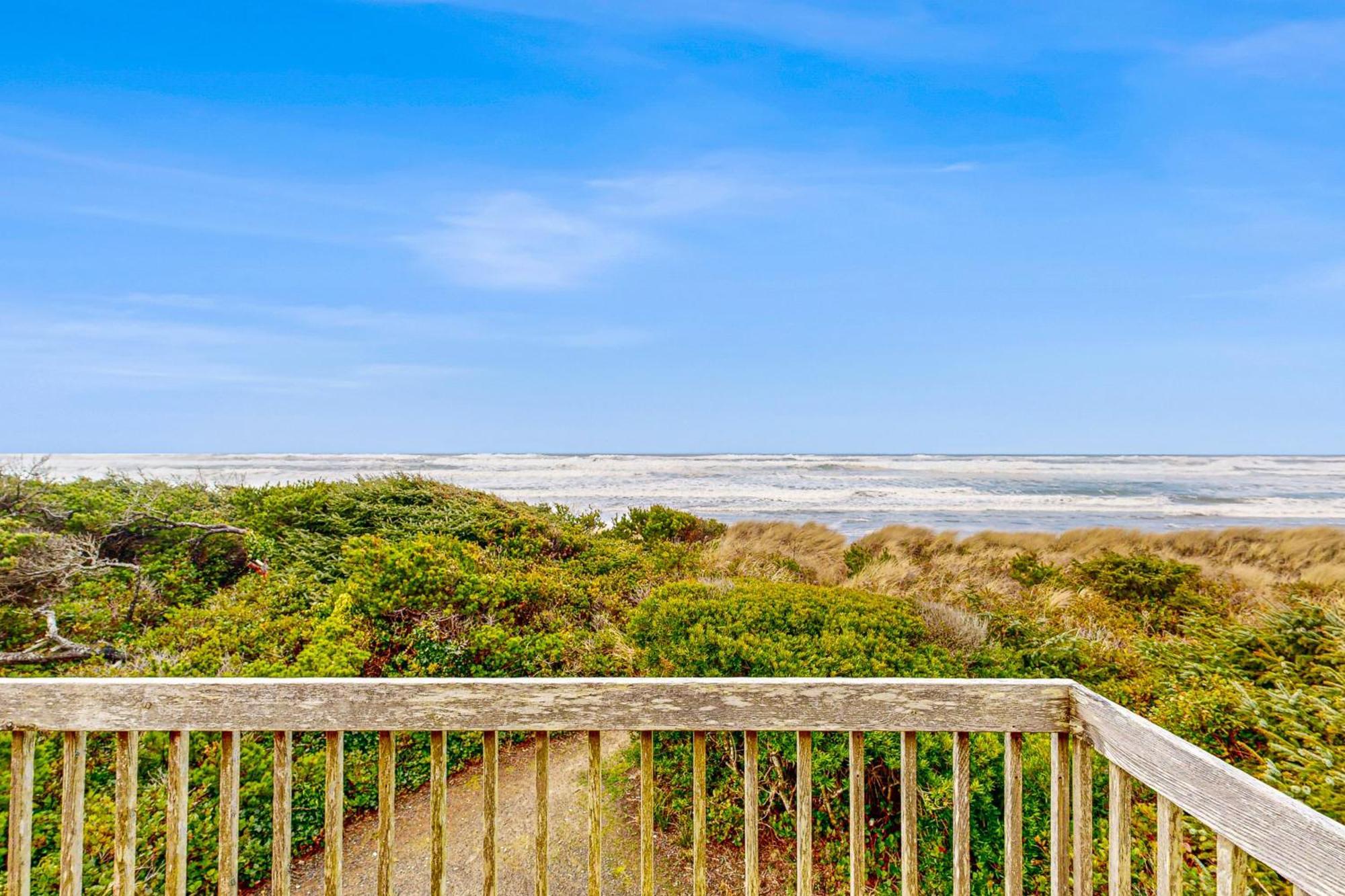 Chris'S Oceanfront Getaway Villa Rockaway Beach Exterior photo